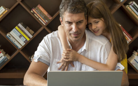 为什么父母没有考虑为女儿购房？