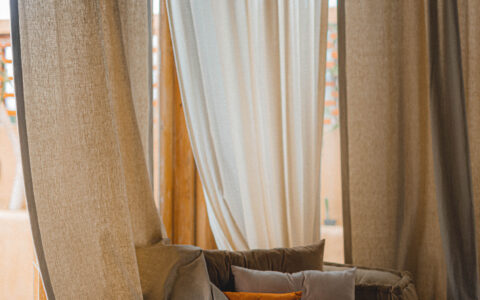 床帘背后的故事：从私密空间到文化符号的转变