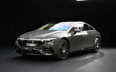 新款奔驰EQS亮相北京车展，换“立标”/提升电池容量，下半年上市