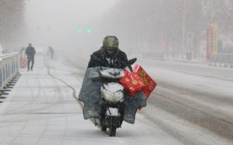 四川即将迎来较强降温，市民需做好防寒准备