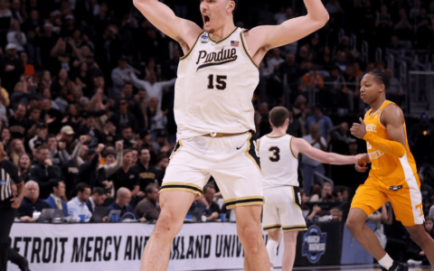 周志豪正式宣布参加选秀：自信在NBA打得更好 预测顺位首轮第14