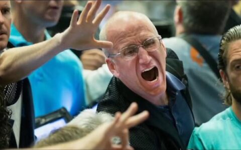 中国抛售5450亿美债,12国宣布从美国运黄金,两千亿存款从美国撤离