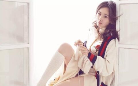 大可不必！杨幂力破与魏大勋领证传言后，其美甲颜色被过分解读