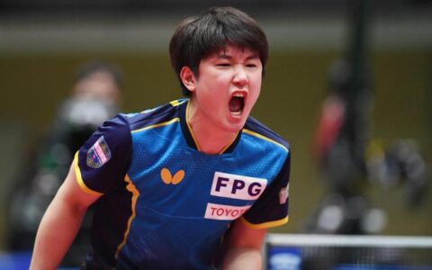 张本兄妹齐进四强！14岁妹妹淘汰世界冠军，伊藤美诚无缘8强落泪