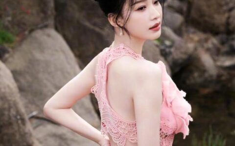 孙怡春日花仙子美照, 一身粉色玫瑰裙造型, 清澈优雅温婉迷人