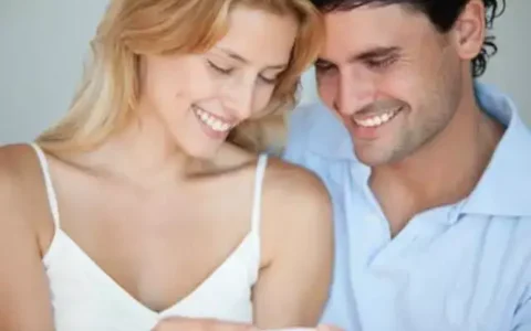 童嵩珍：老公出差回家一句话毁掉了她精心准备的性致