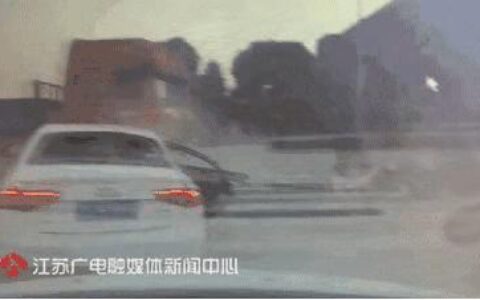 7车连撞，整车侧翻！车内1岁女孩竟然毫发无伤，这些知识，爸妈必知！