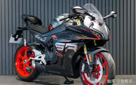 国产450CC中量级仿赛：2023款春风450SR和QJMOTOR赛450谁与争锋？