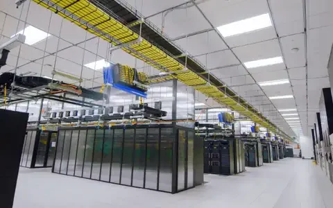 「八卦炉」炼丹规模直逼人脑！清华、阿里等搞了个174万亿参数大模型