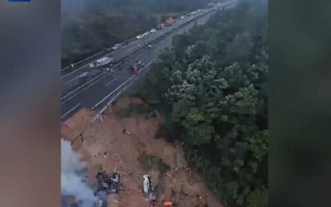 梅大高速下跪拦车的好心人，找到了！