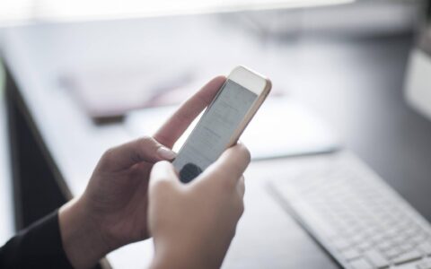 苹果手机在华销量大跌24%？华为大涨苹果大跌该咋看？