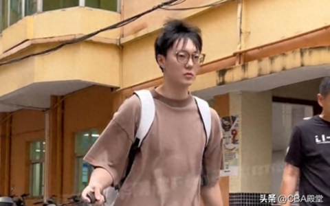 广东出征沈阳！小胡最帅，周琦没睡醒，任骏飞跟队，沃特斯比耶