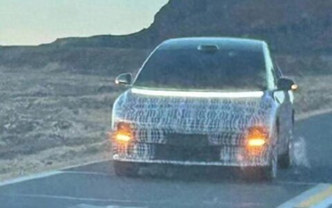 理想M8路测谍照被曝光！造型酷似MEGA，流线型车顶＋贯穿式尾灯