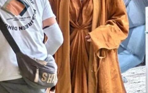 杨颖在云南普洱被偶遇，表面为冯德伦宣传新剧，实则自己出尽风头