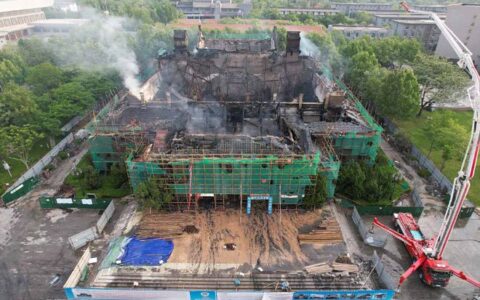 河南大学校友、央视主持人任鲁豫忆河大大礼堂：一别竟是永远