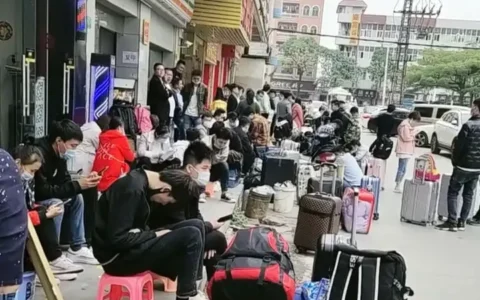 年轻人不进工厂？摔厂牌、砸饭碗、扣工资！凭什么？