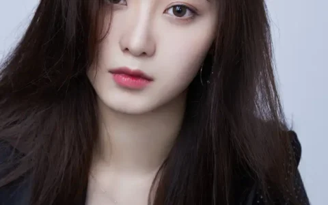 黄子韬和他旗下的艺人徐艺洋关系一般吗……总觉得她们关系不一般?